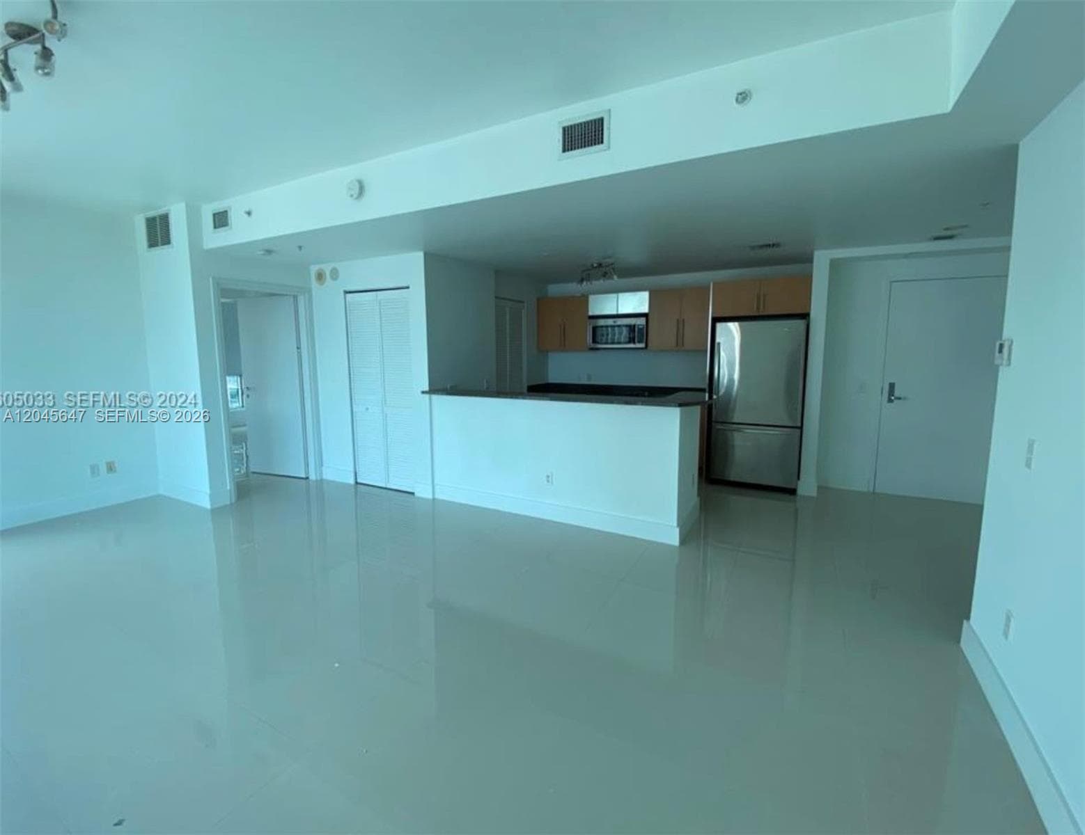 300 S Biscayne Blvd T-2302 photo 2