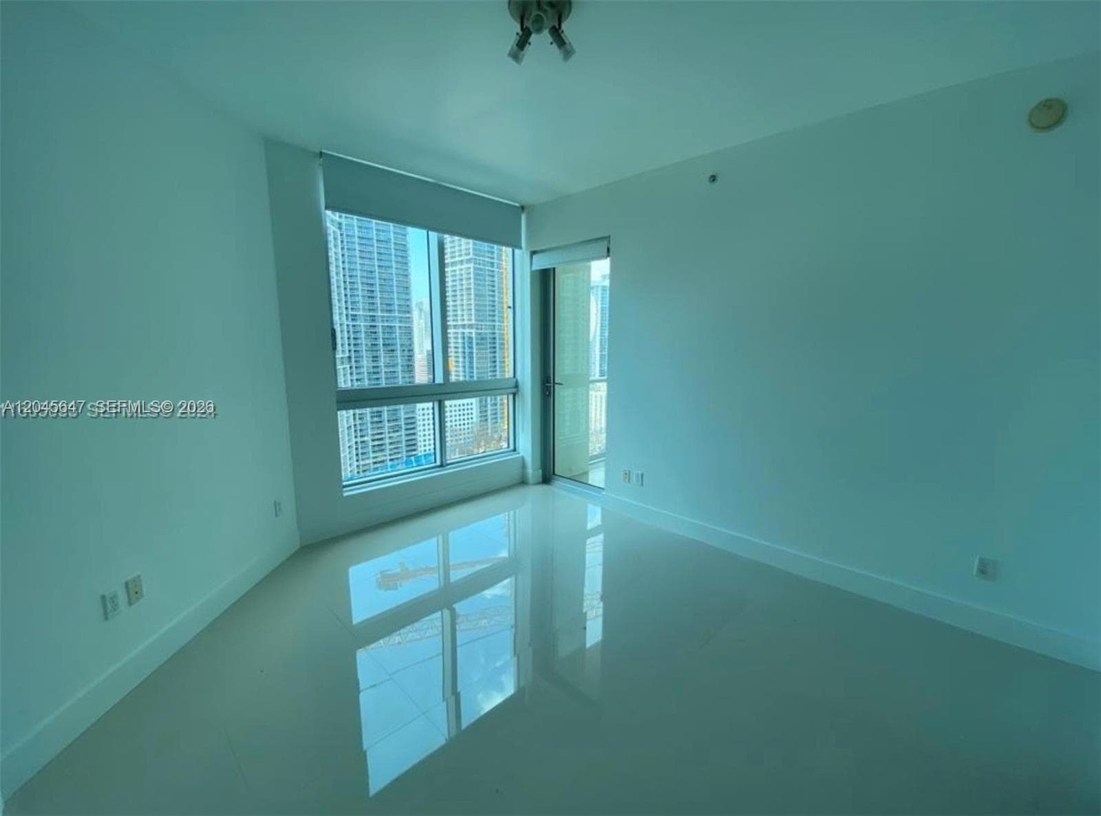 300 S Biscayne Blvd T-2302 photo 7
