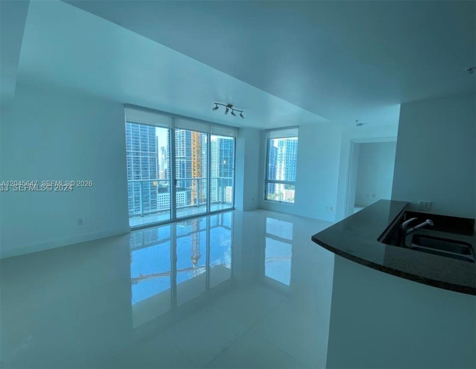 300 S Biscayne Blvd T-2302 photo 3