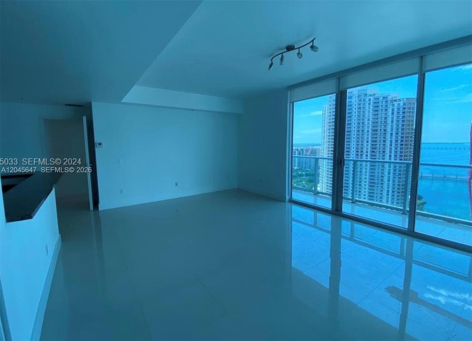 300 S Biscayne Blvd T-2302 photo 1