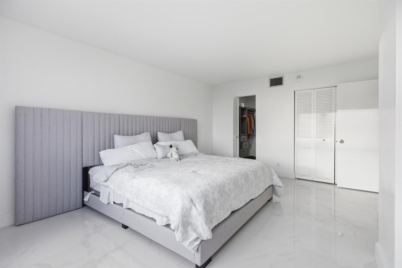 2101 S Ocean Drive 1507 photo 20