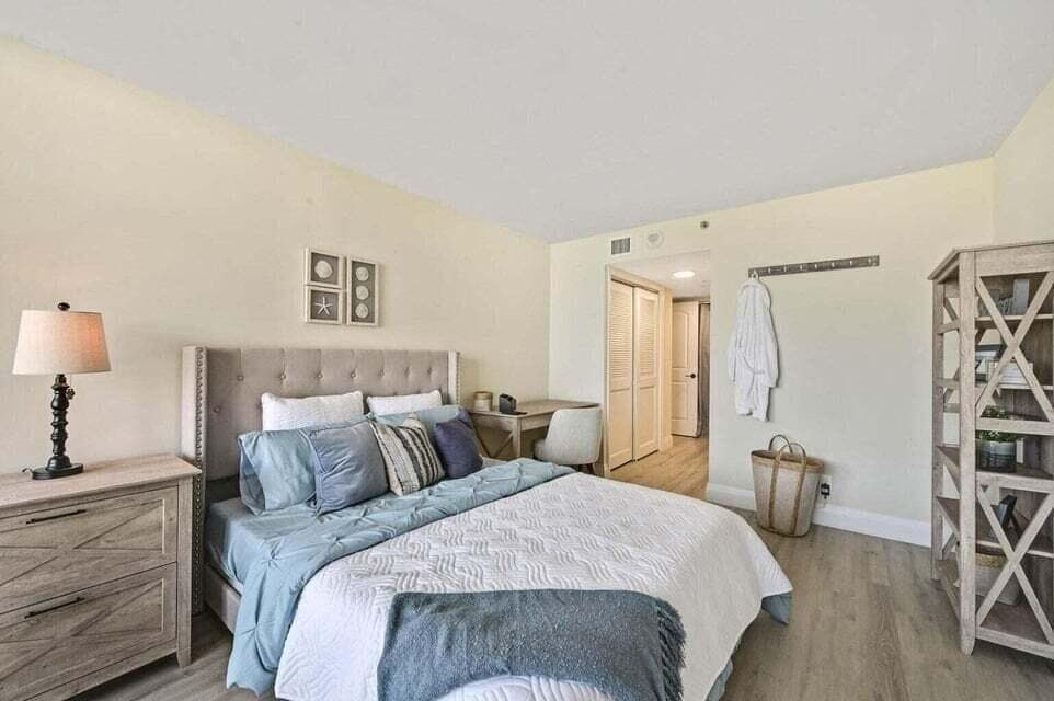 4201 N Ocean Boulevard 1605 photo 22