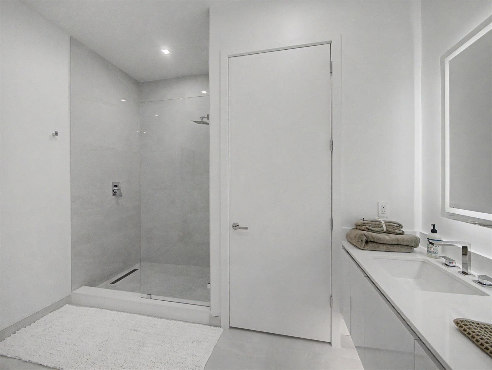 220 Lake Shore Drive photo 15