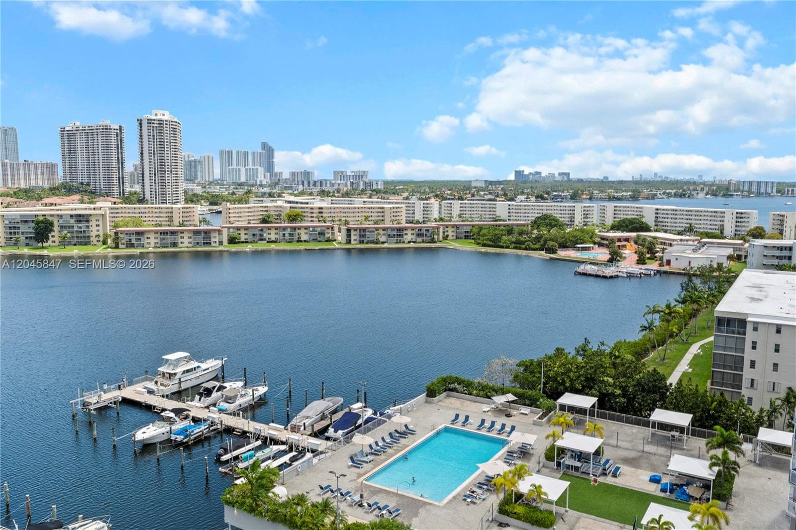 18071 Biscayne Blvd 1404 photo 2