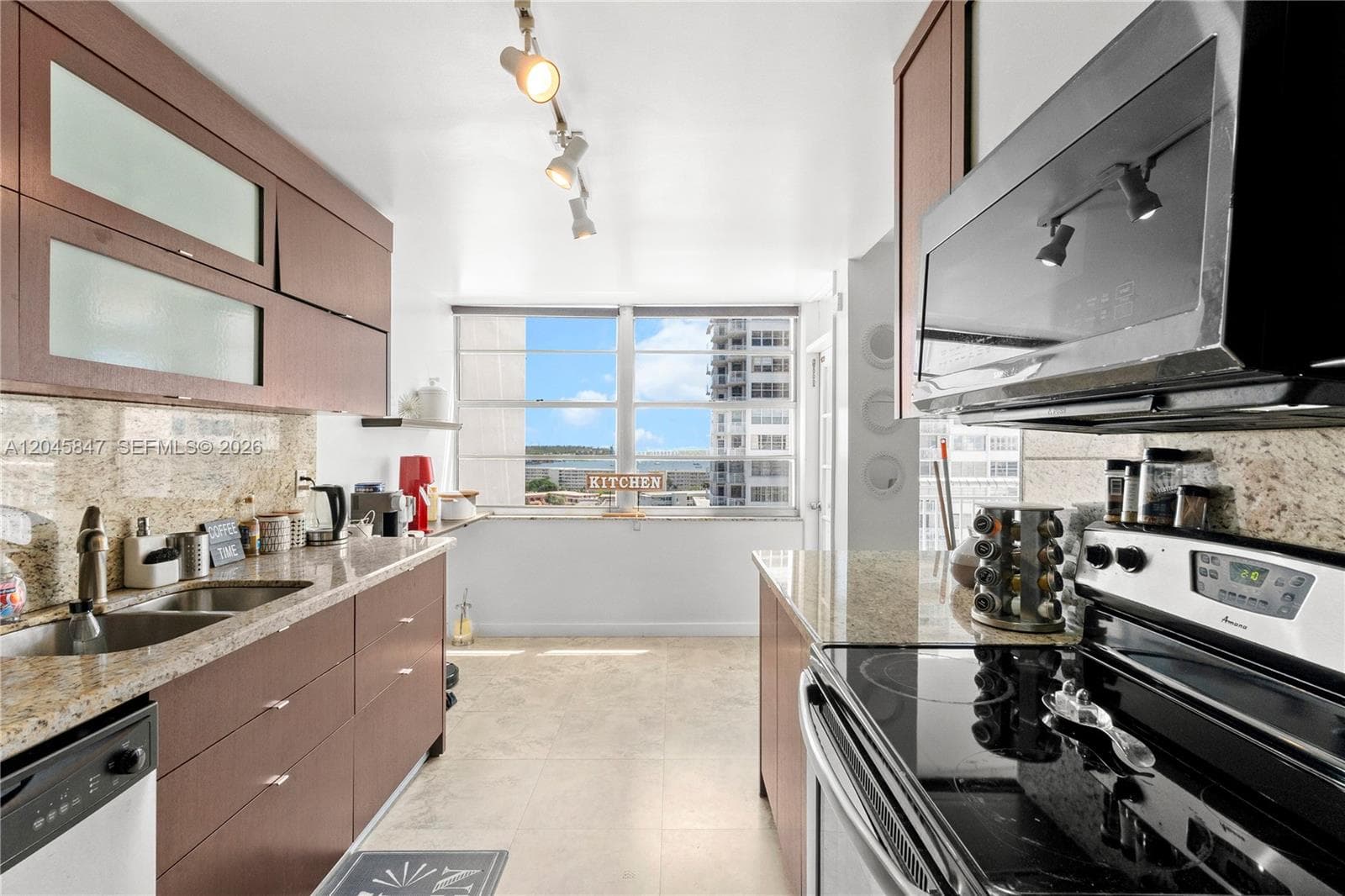 18071 Biscayne Blvd 1404 photo 3
