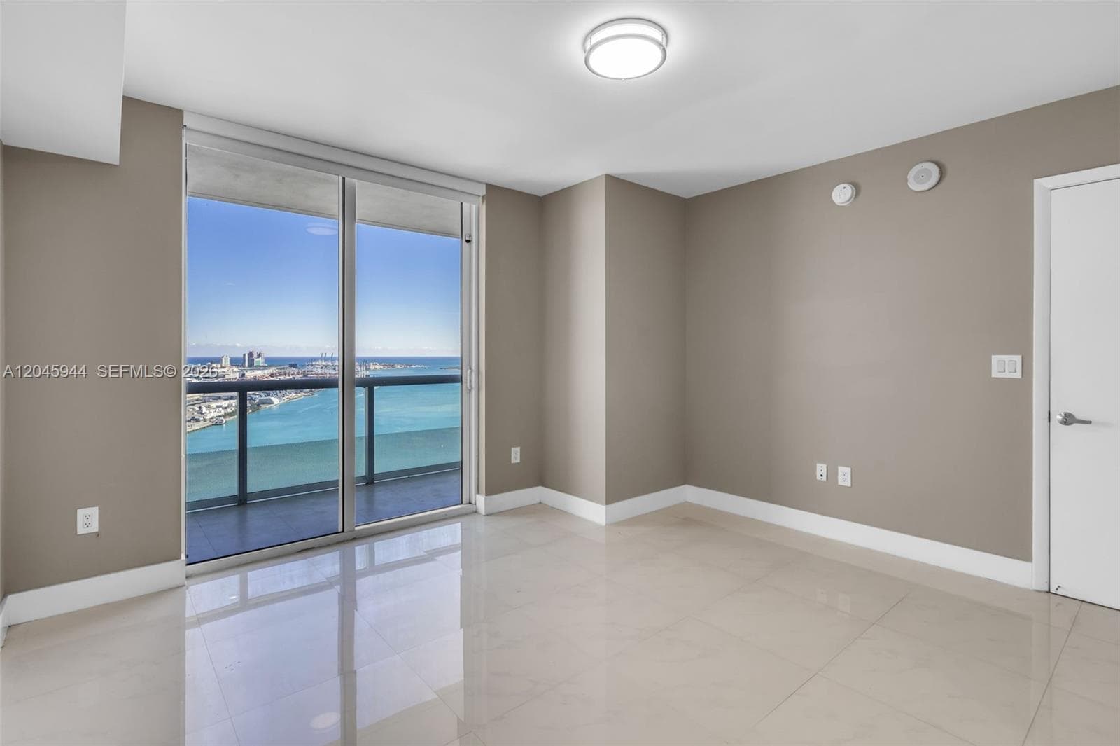 50 Biscayne Blvd 4208 photo 9