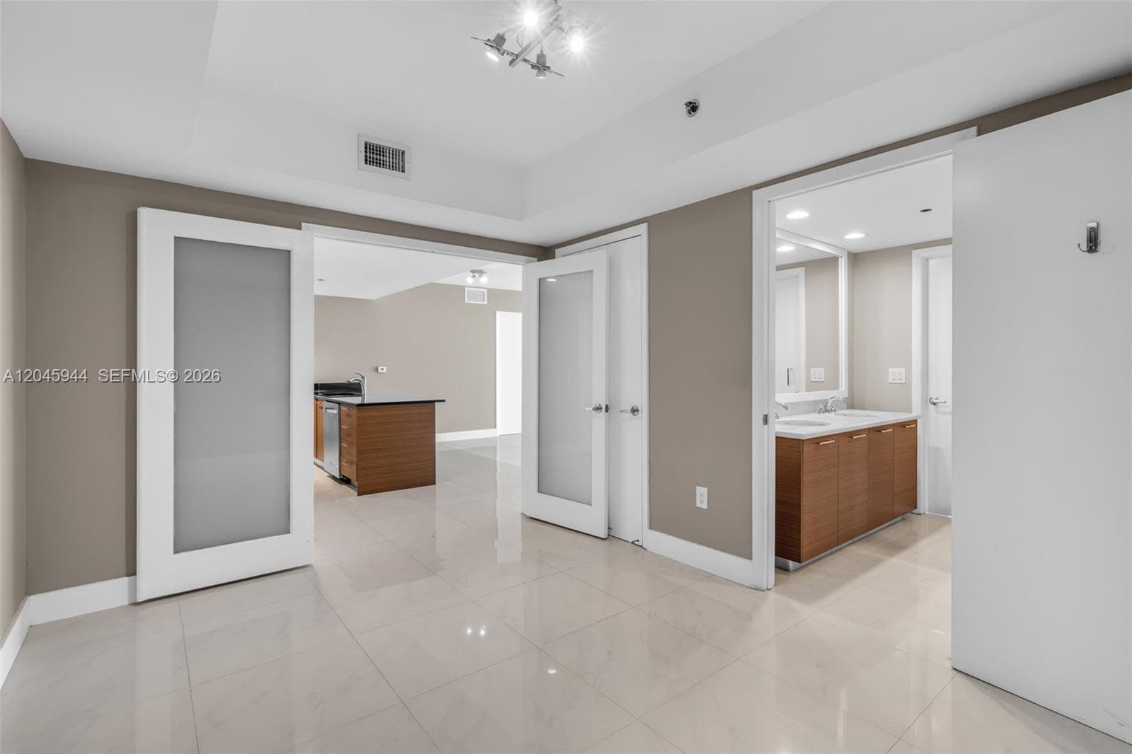 50 Biscayne Blvd 4208 photo 24