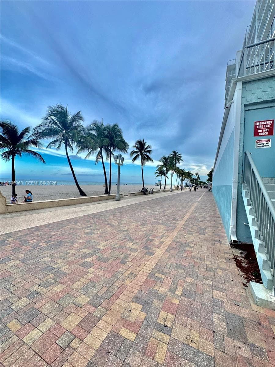 400 N Surf Rd RGB photo 1