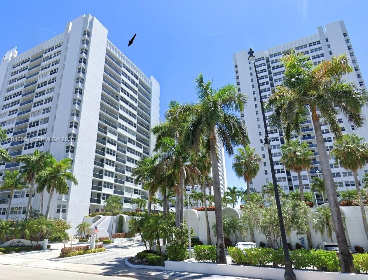 1880 S Ocean Dr 807 photo 1