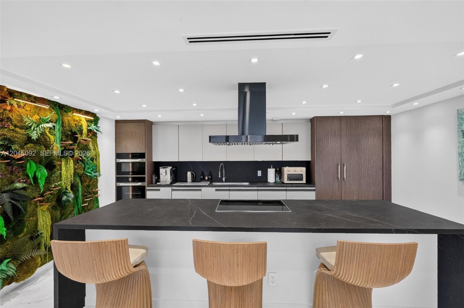 2301 Collins Ave 440-443 photo 3