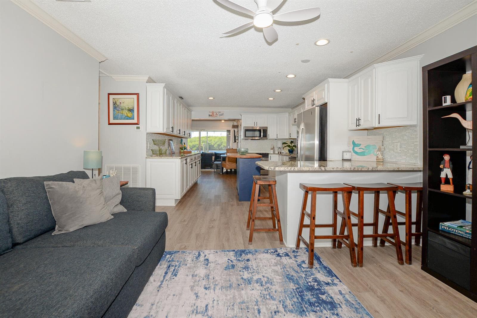 110 SW Hideaway Place photo 6