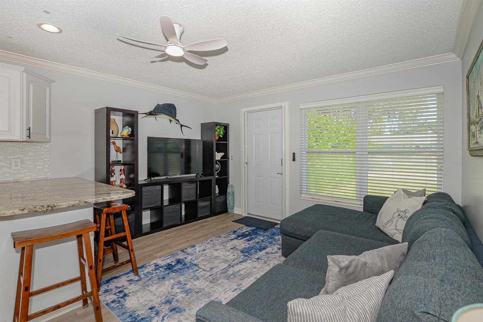 110 SW Hideaway Place photo 3