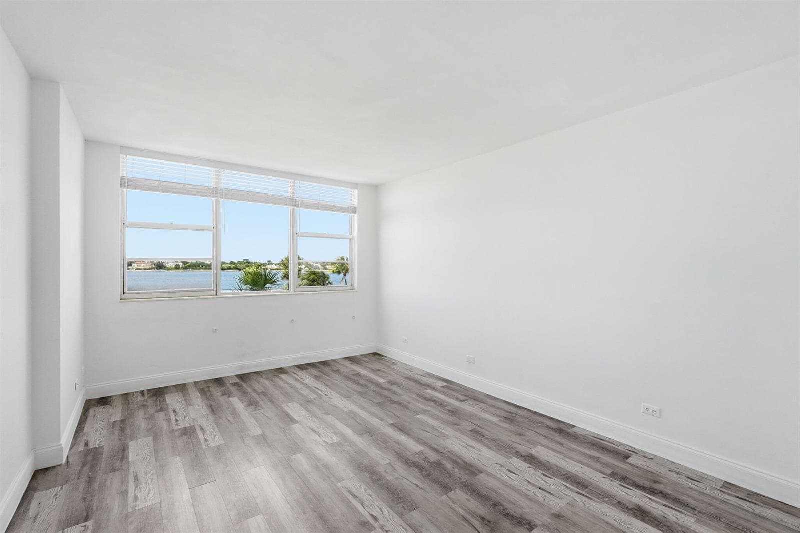 2800 N Flagler Drive 410 photo 22