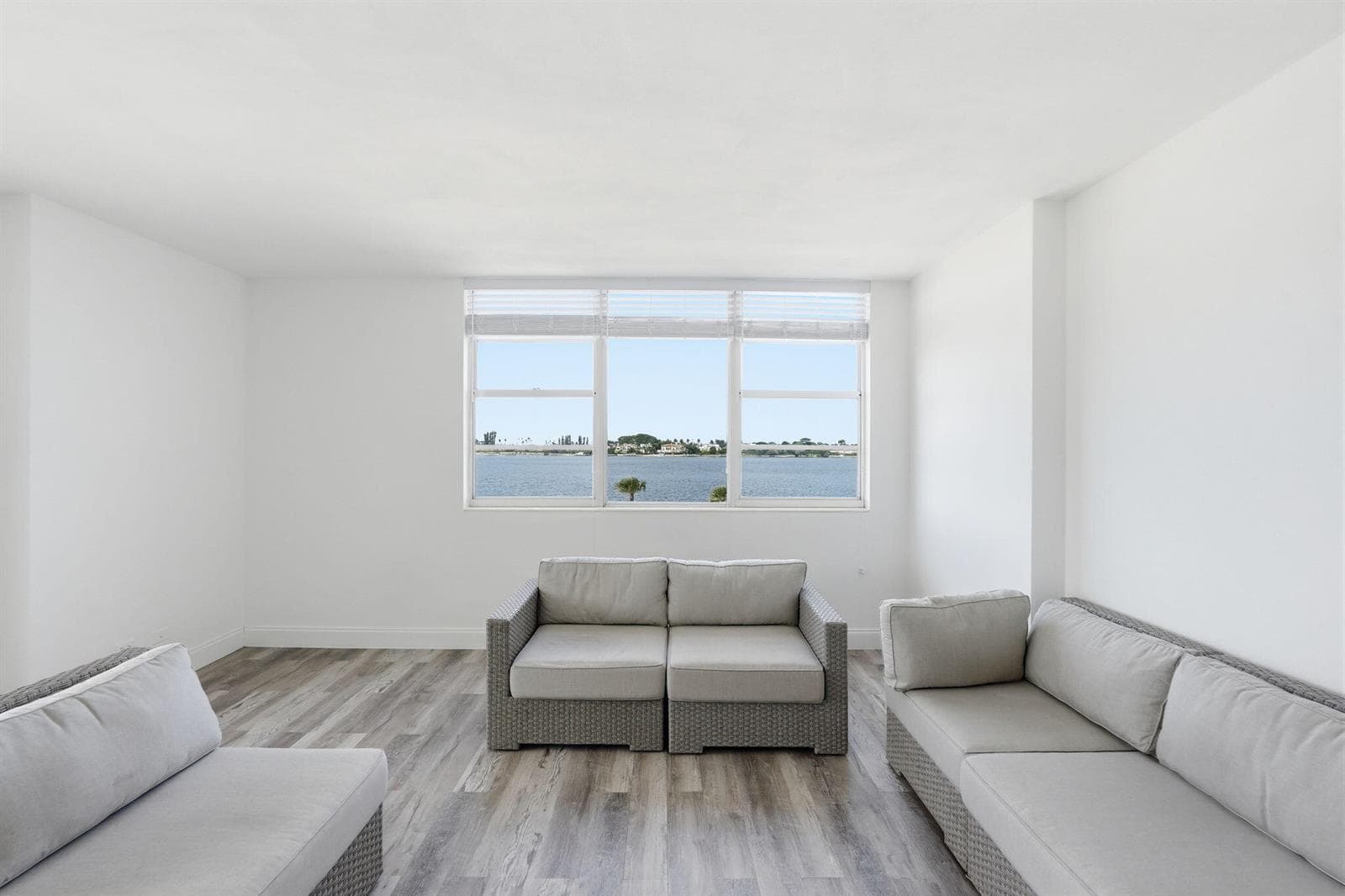 2800 N Flagler Drive 410 photo 7