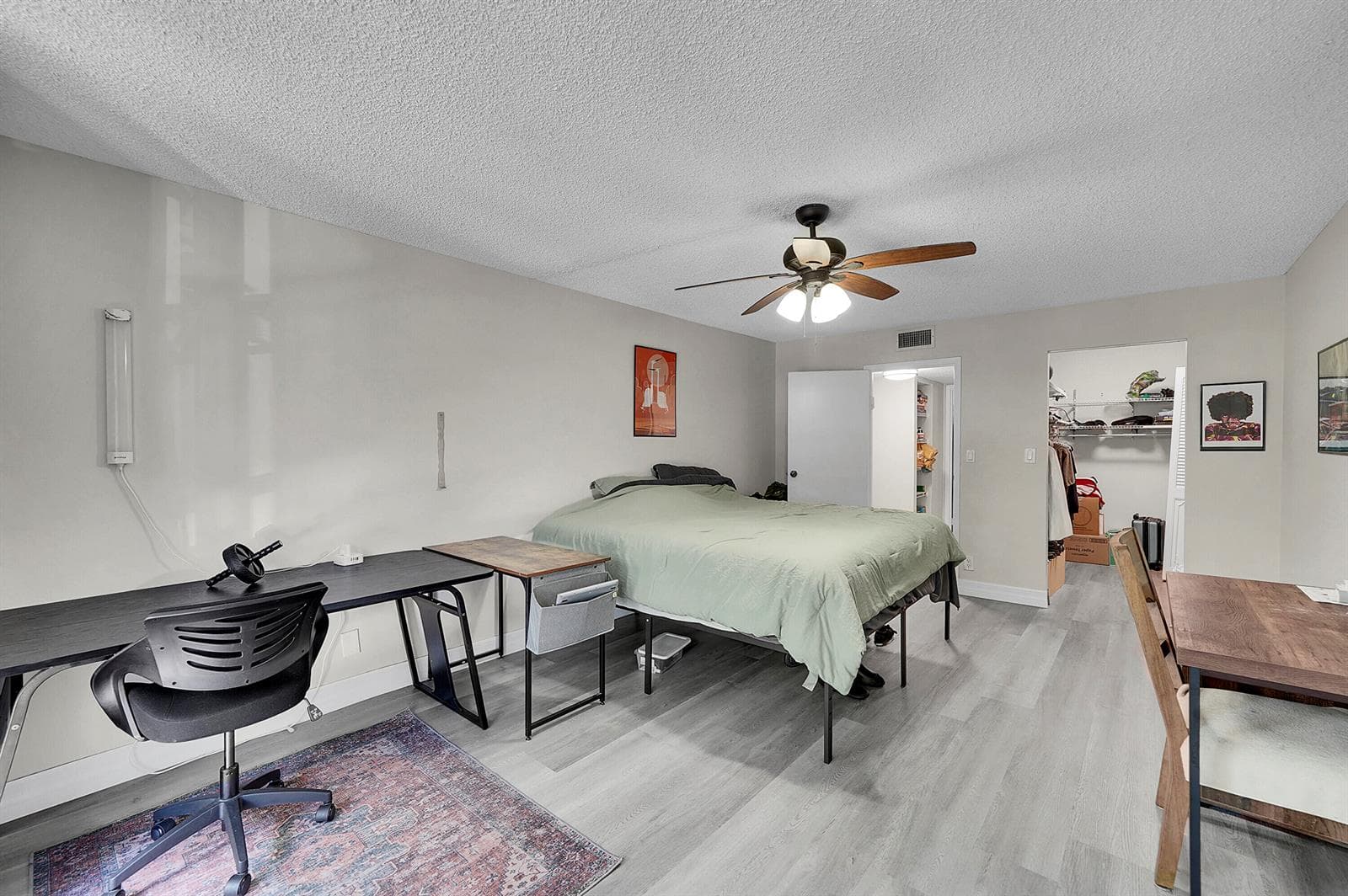 1000 Parkview Drive 306 photo 17