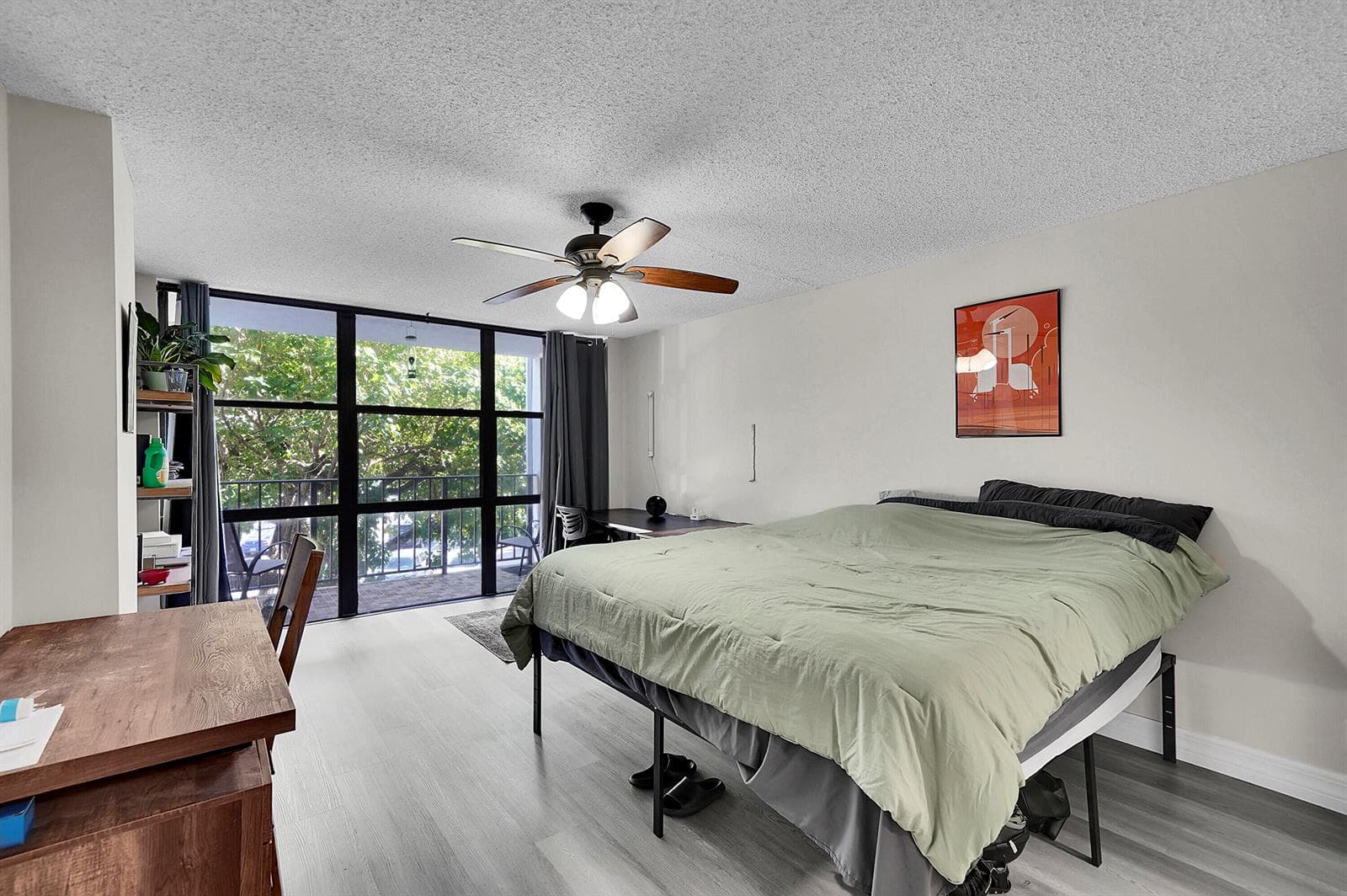 1000 Parkview Drive 306 photo 16