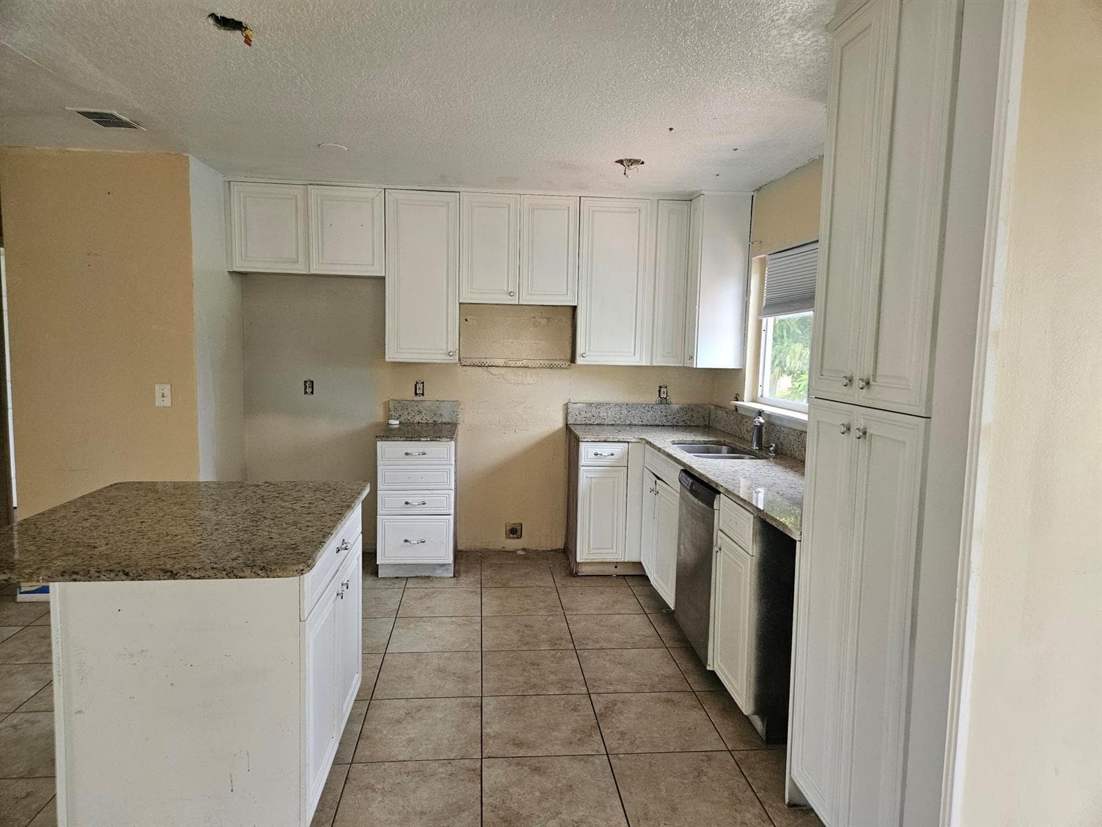 252 SW Cherryhill Road photo 6