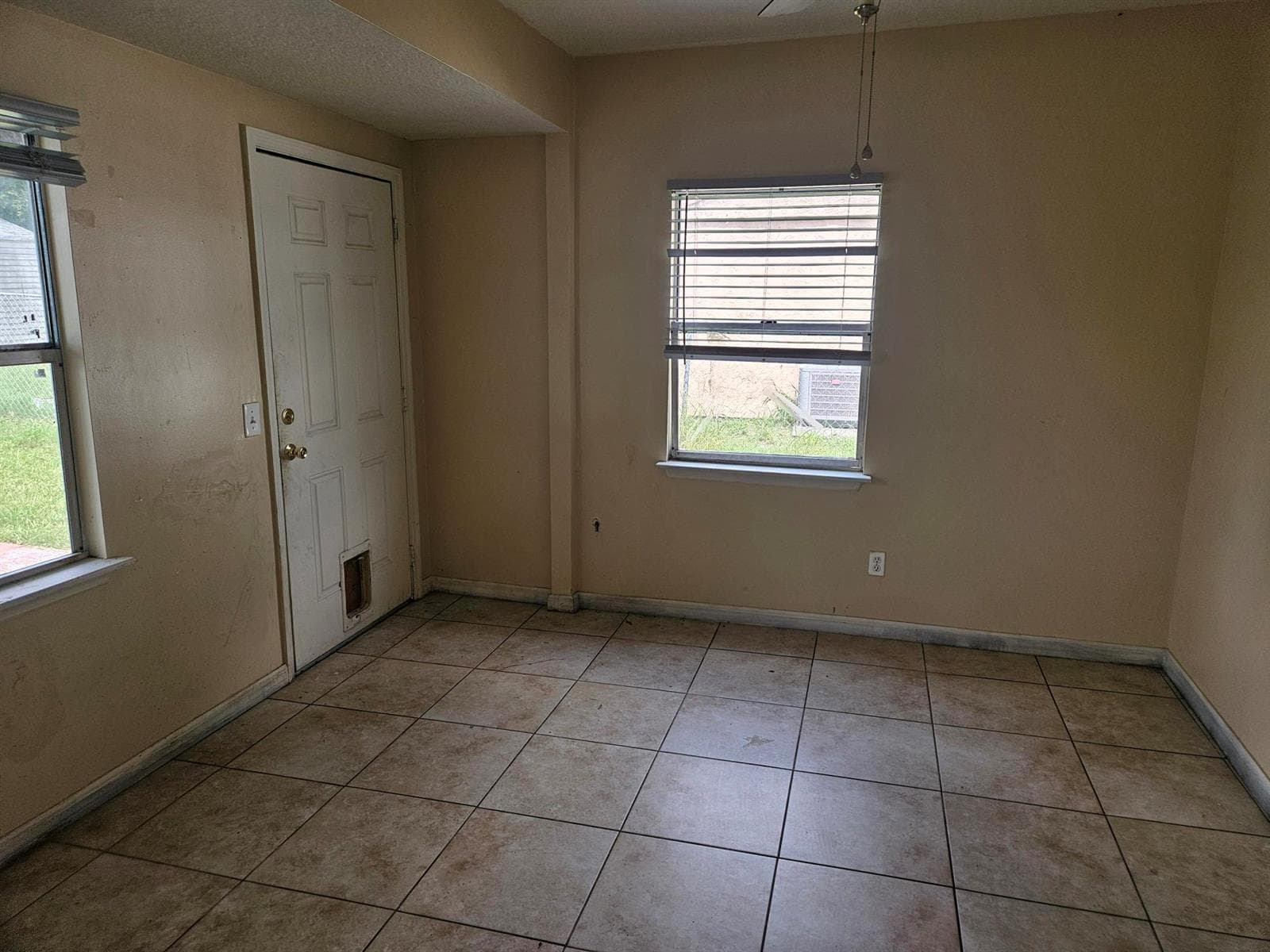 252 SW Cherryhill Road photo 7