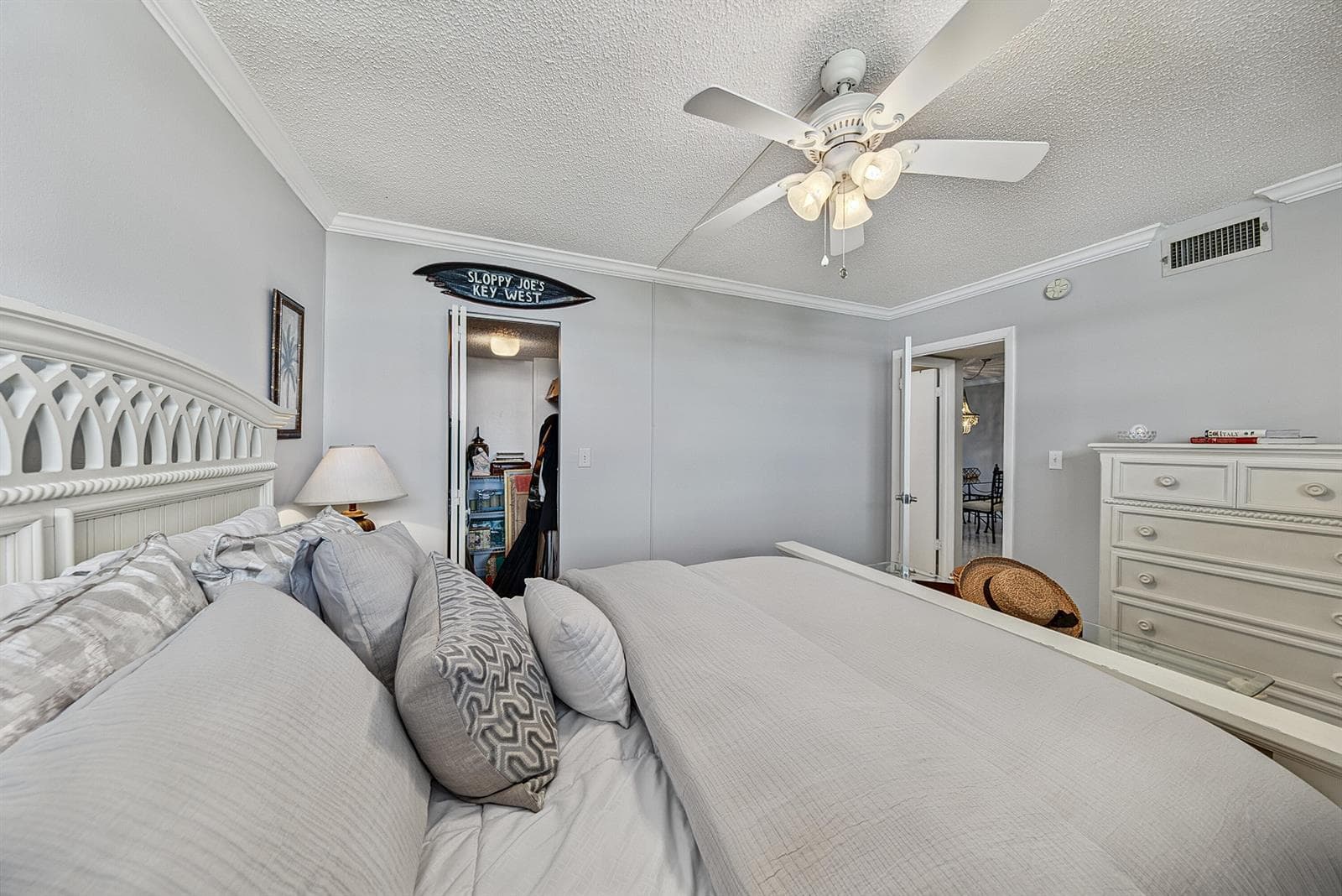 4800 Bayview Drive 402 photo 15