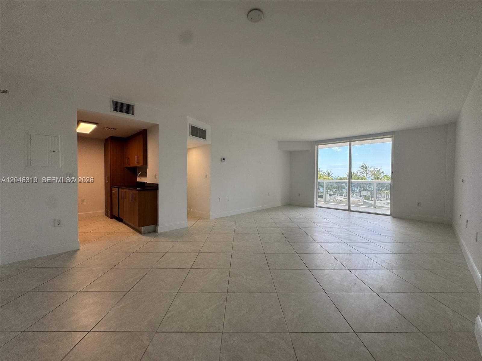 10275 Collins Ave 318 photo 4