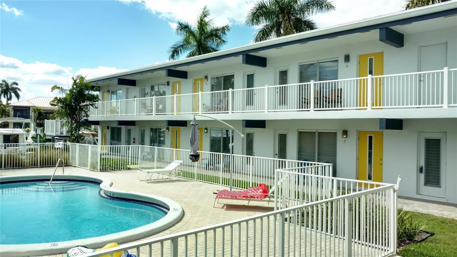 1354 Bayview Drive Unit G photo 2