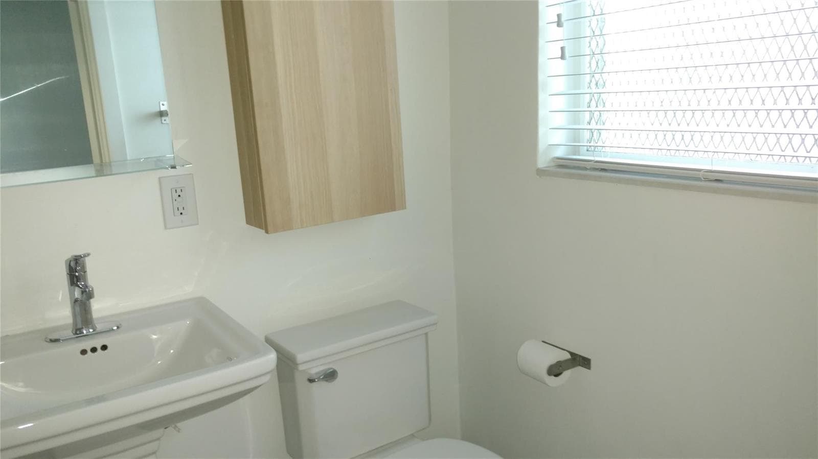 1354 Bayview Drive Unit G photo 10