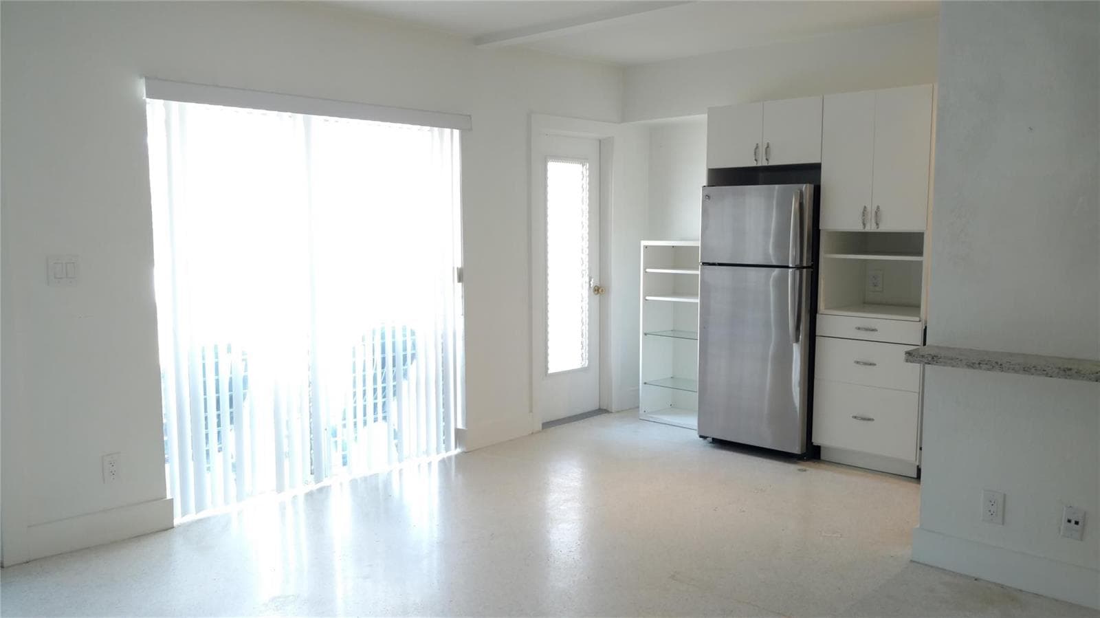 1354 Bayview Drive Unit G photo 4