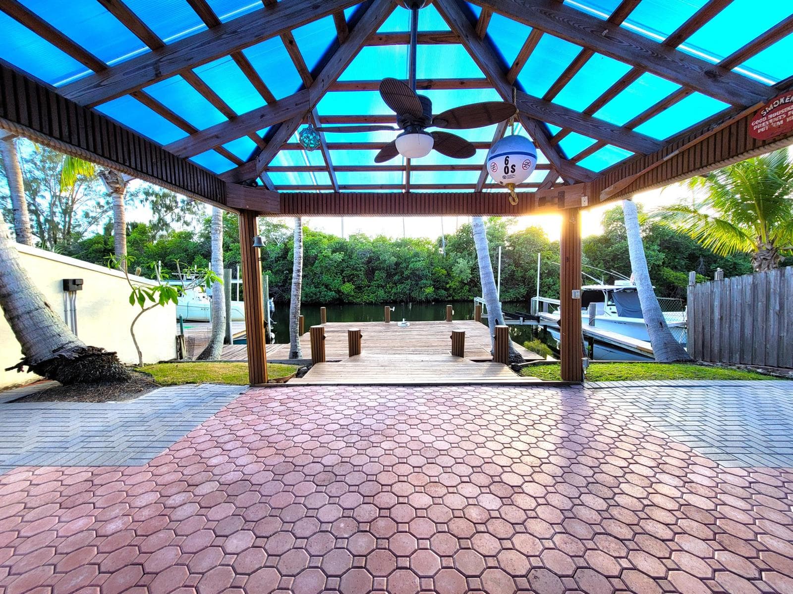 1903 Robalo Drive photo 2
