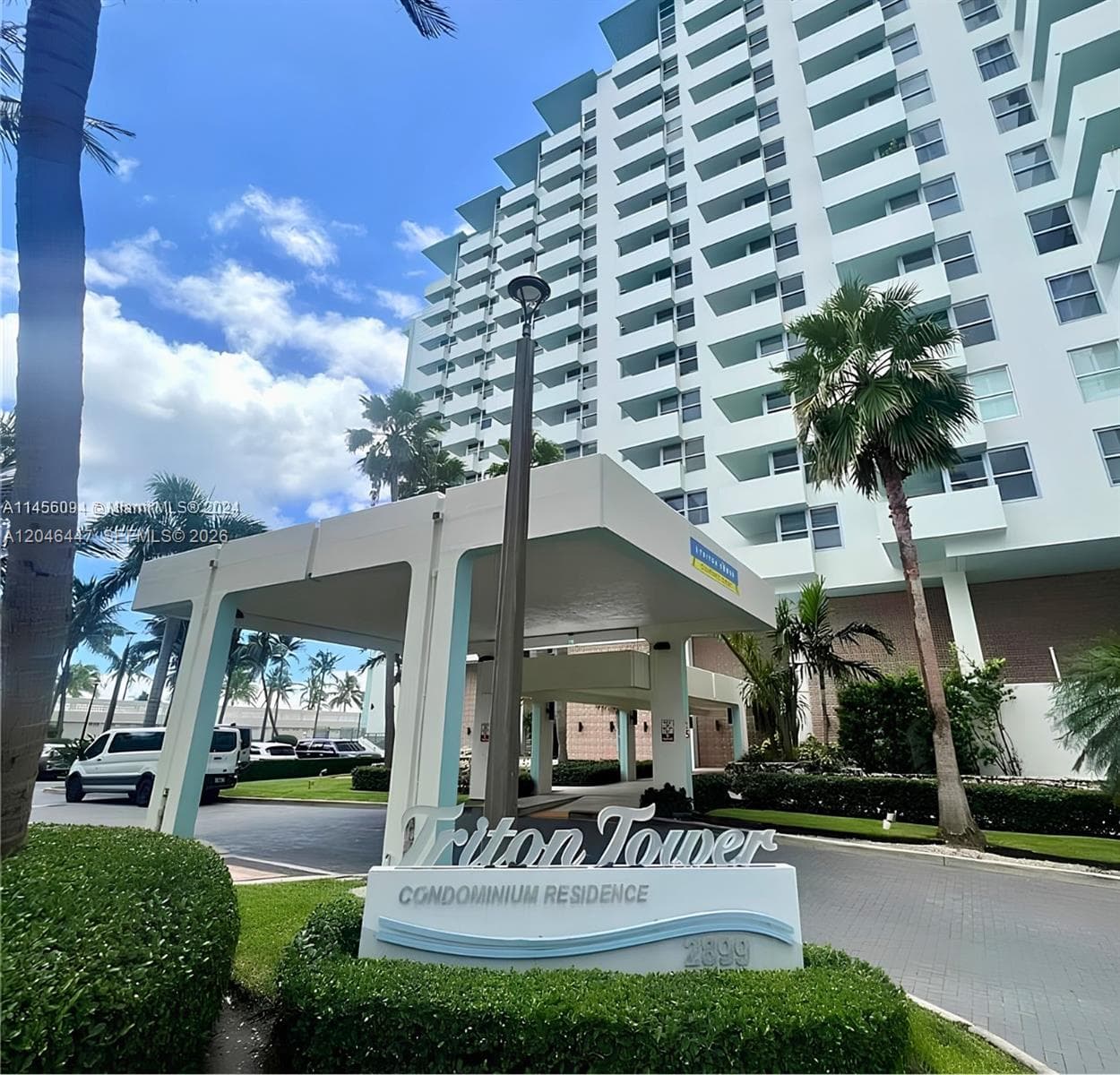 2899 Collins Ave 905 photo 17