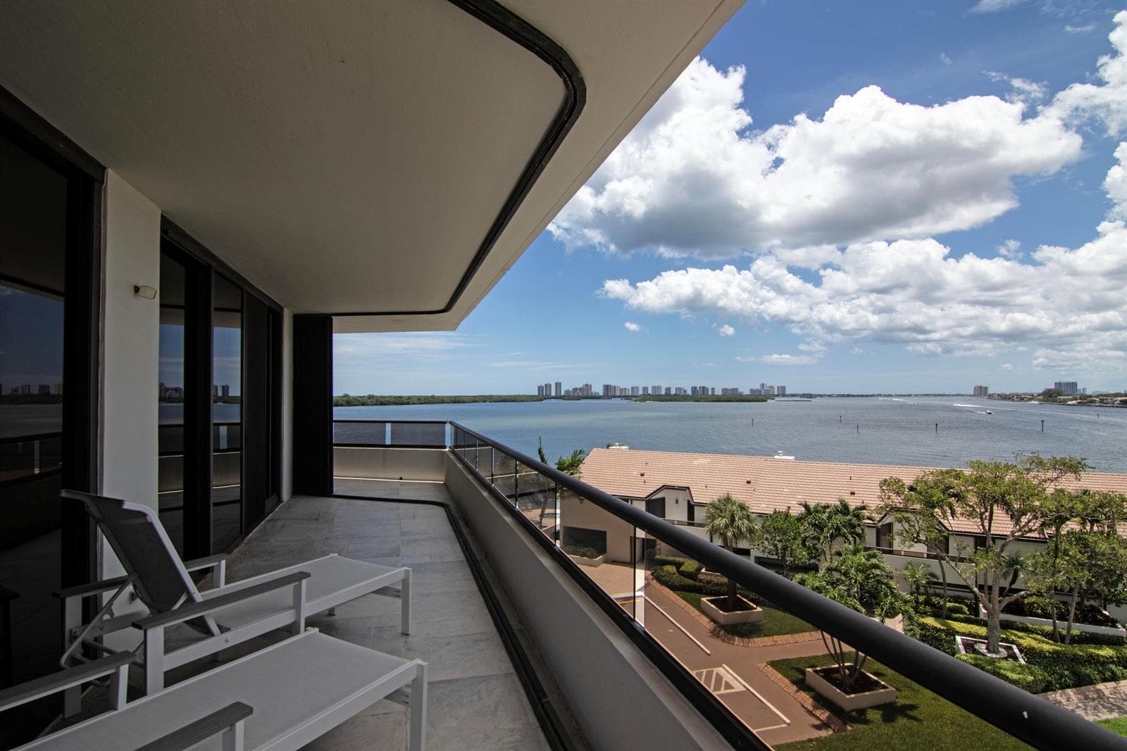 100 Lakeshore Drive 458 photo 23