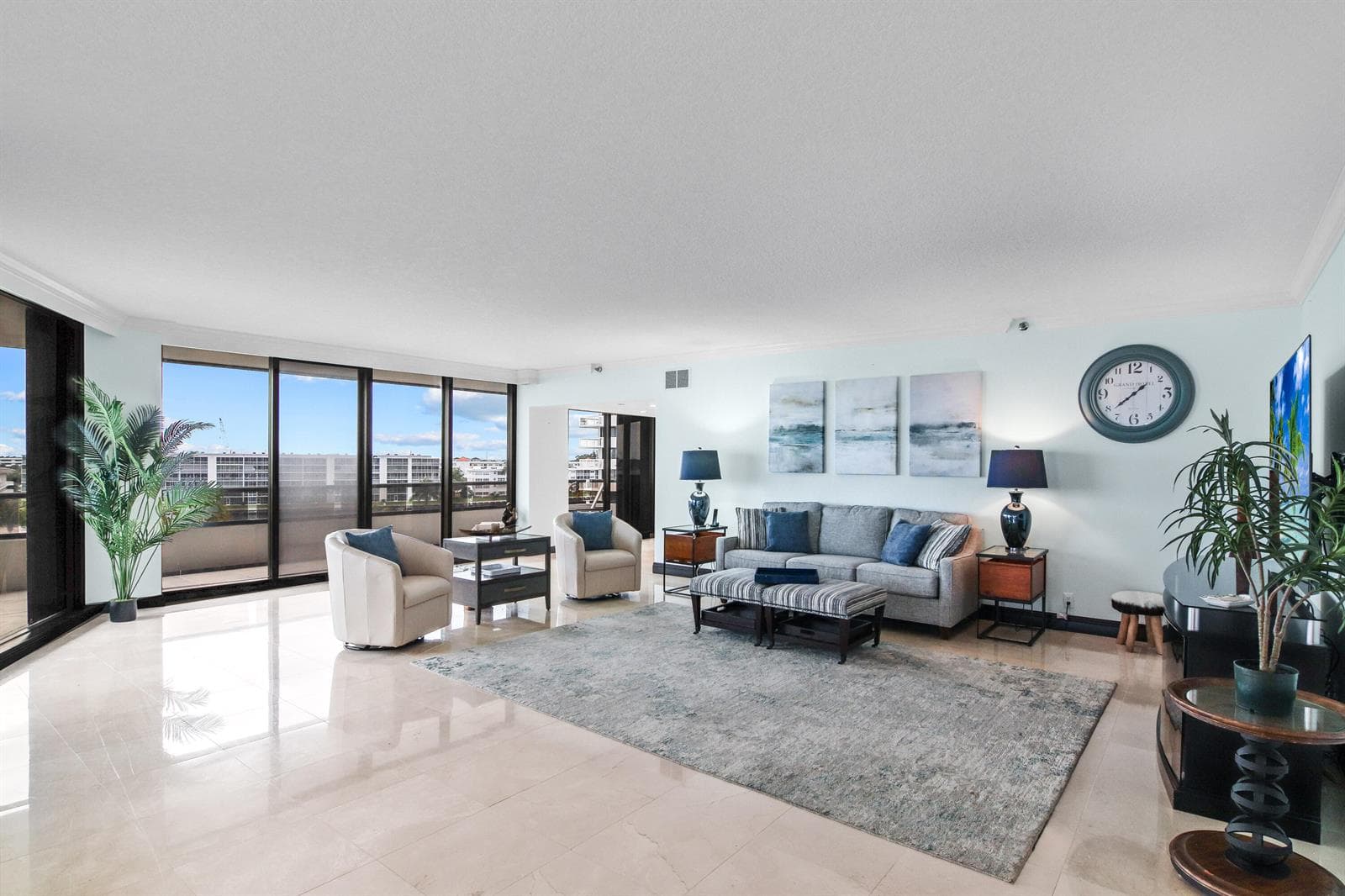 100 Lakeshore Drive 458 photo 2