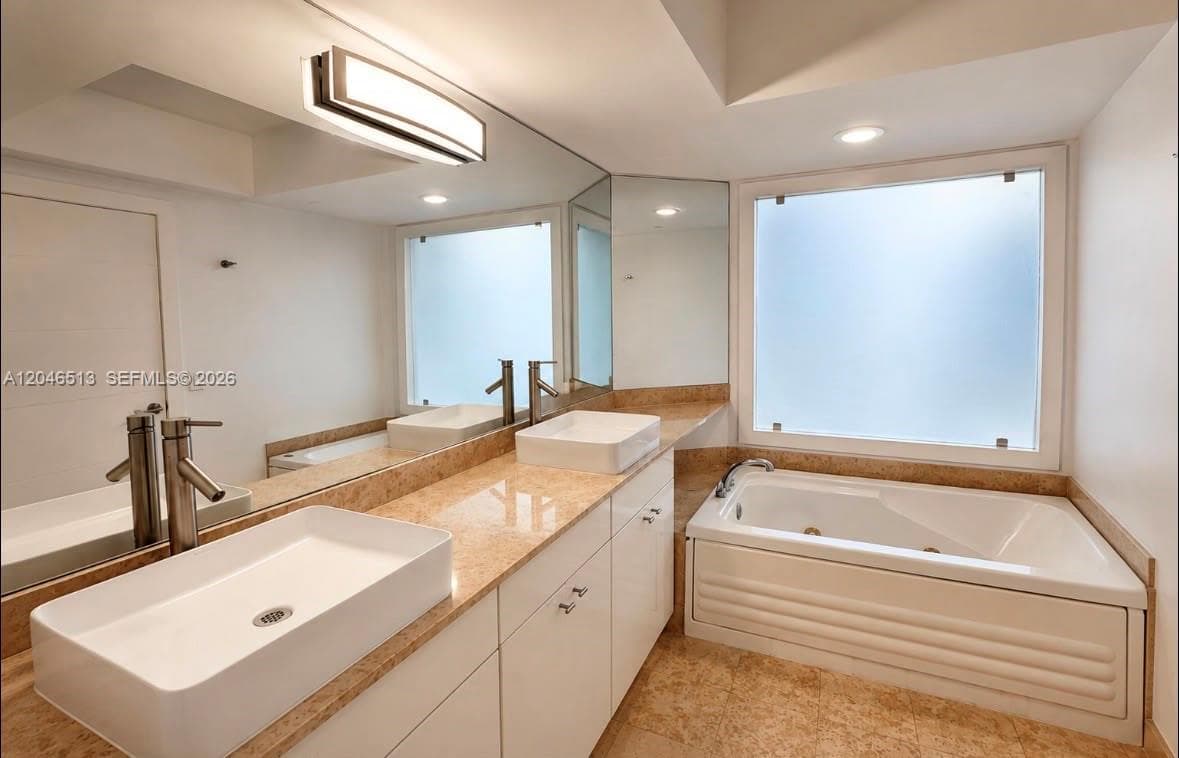 4775 Collins Ave 2407 photo 13