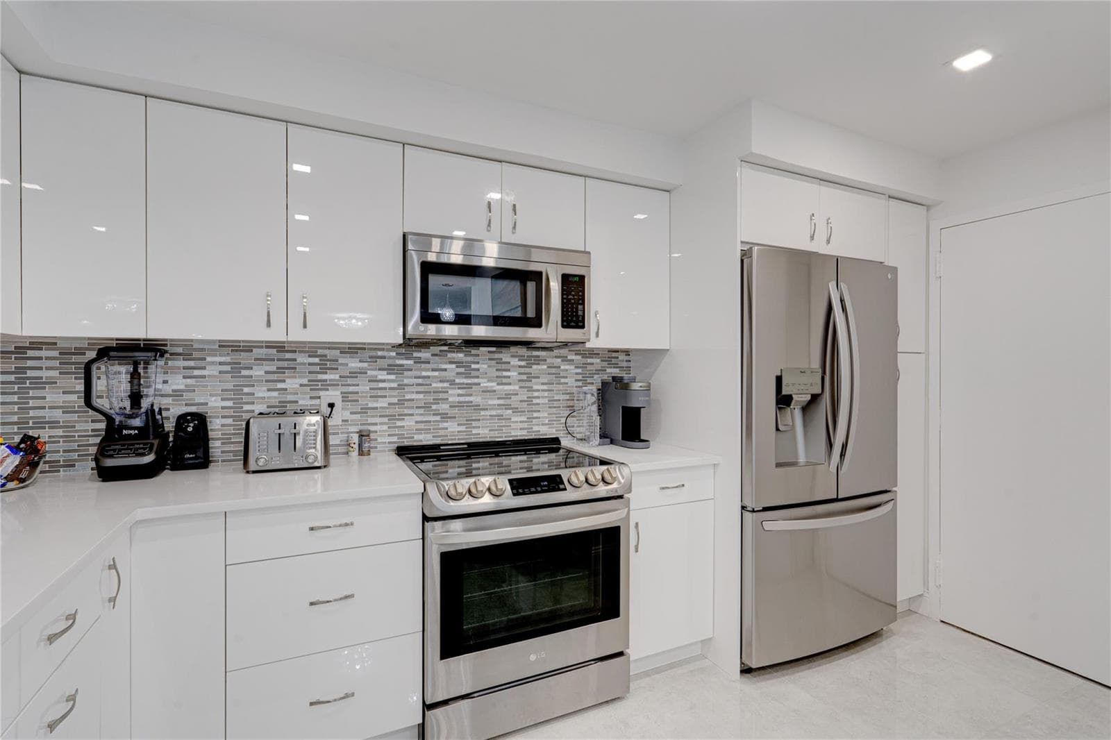 3500 Galt Ocean Drive 716 photo 9
