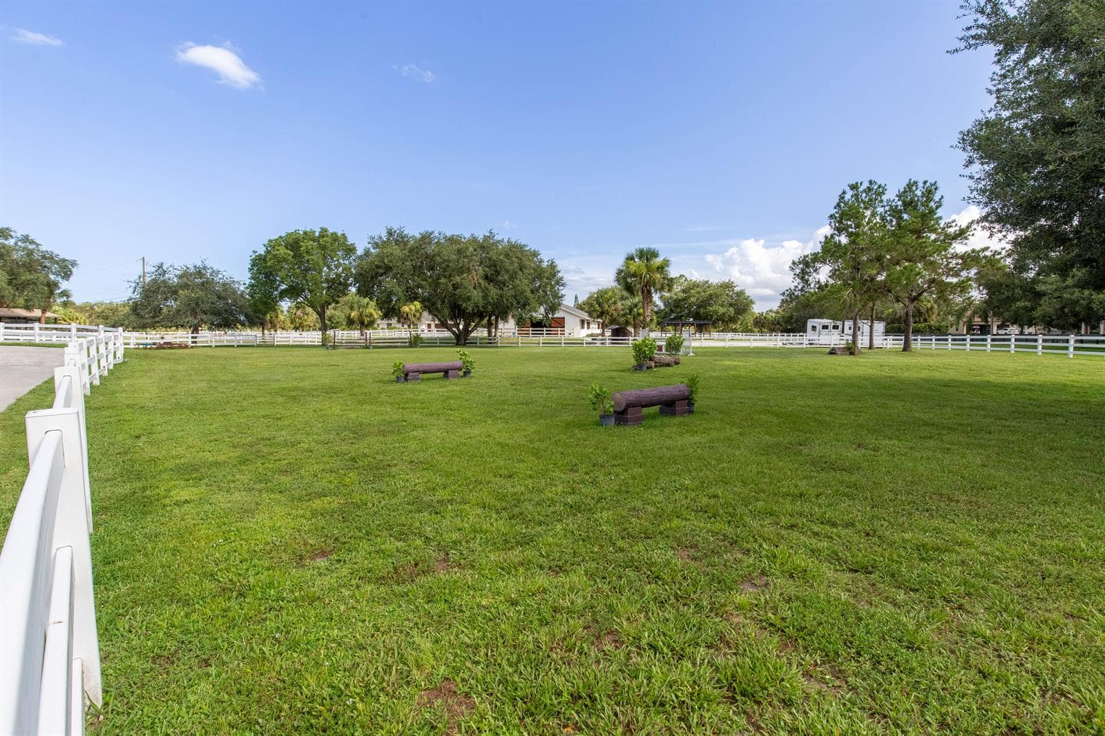 844 Arabian Drive photo 23