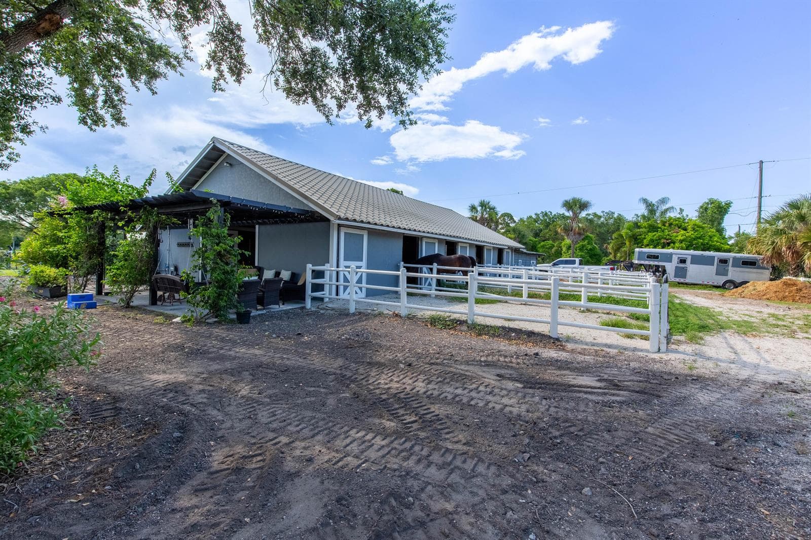 844 Arabian Drive photo 3