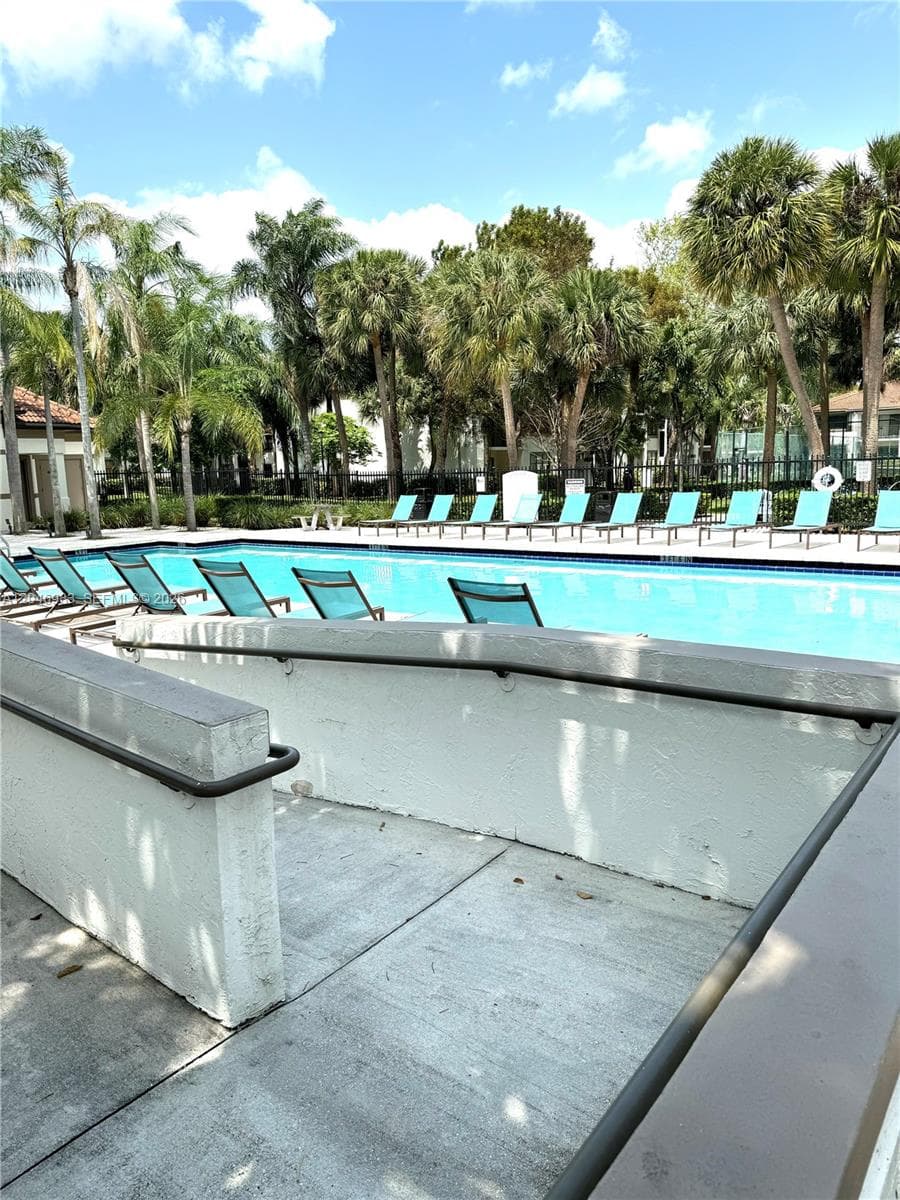 520 S Park Rd 16-12 photo 12
