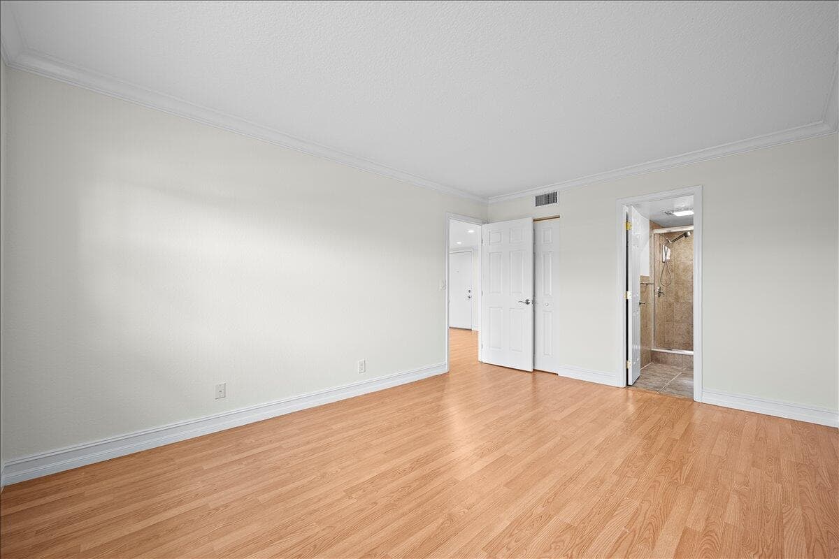 190 Lake Evelyn Drive 190 photo 13