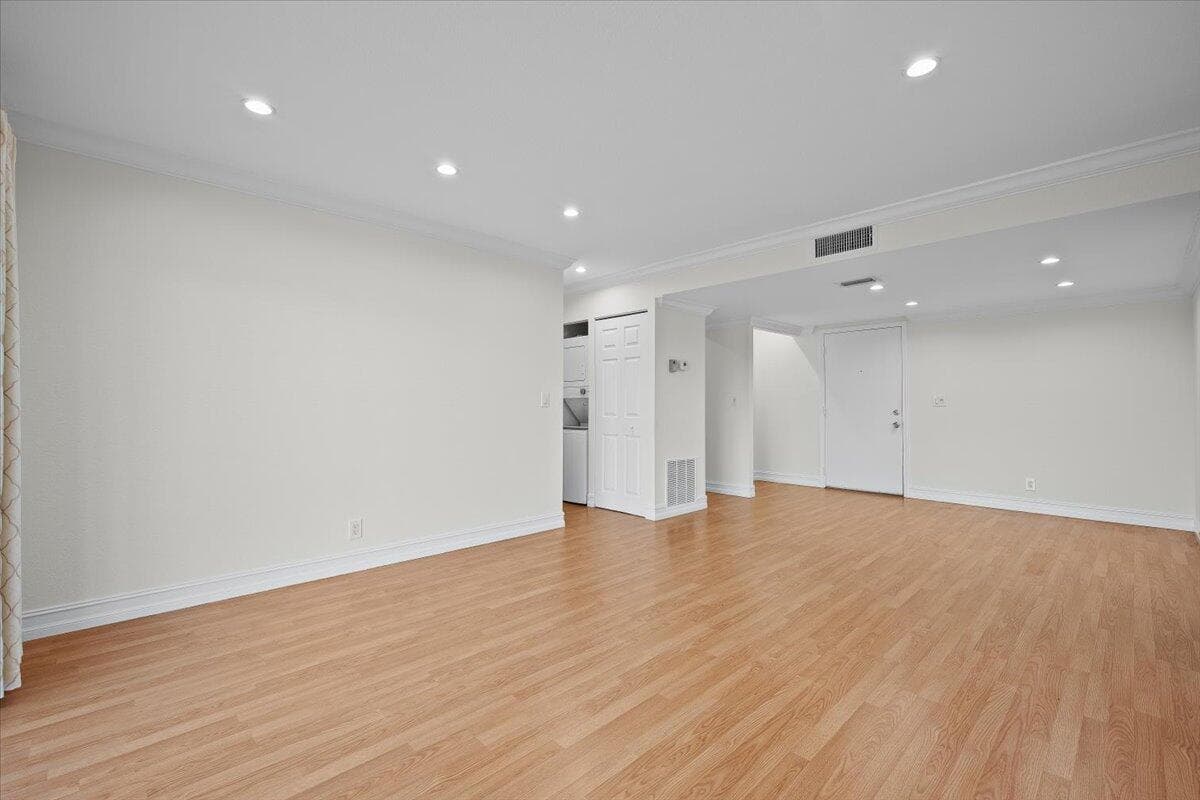 190 Lake Evelyn Drive 190 photo 3