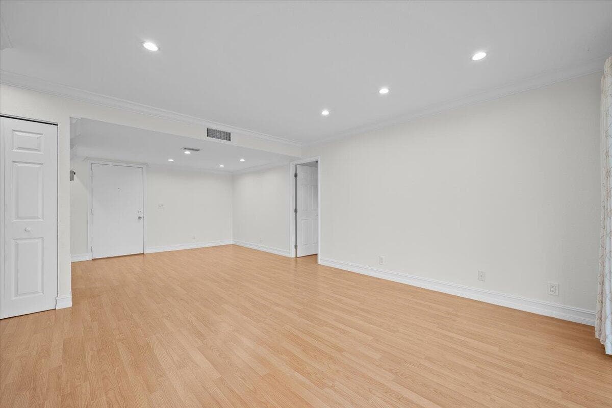 190 Lake Evelyn Drive 190 photo 5