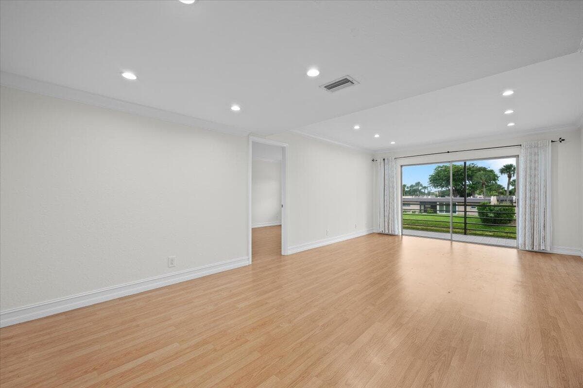 190 Lake Evelyn Drive 190 photo 4