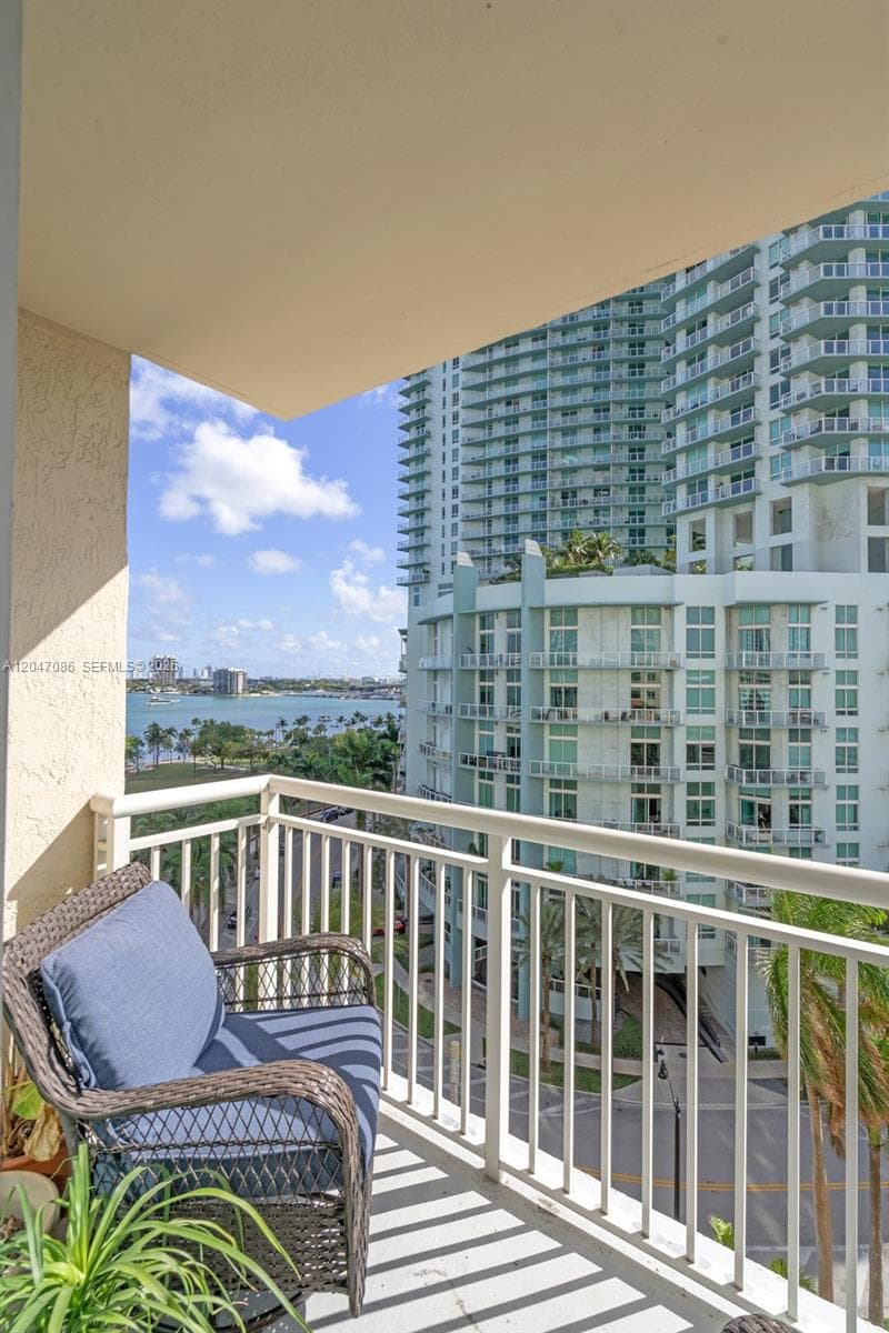 2000 N Bayshore Dr 909 photo 16