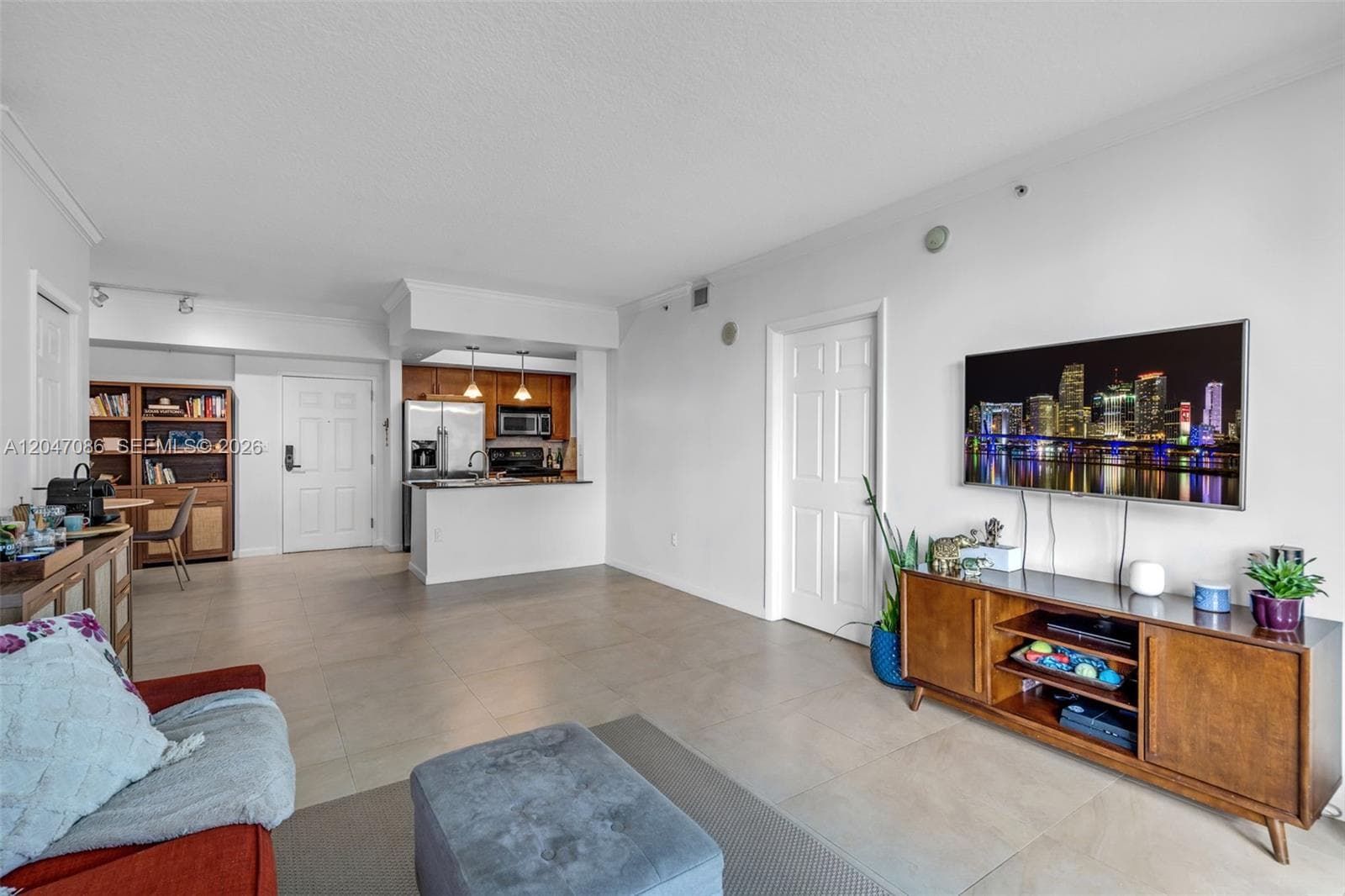 2000 N Bayshore Dr 909 photo 5