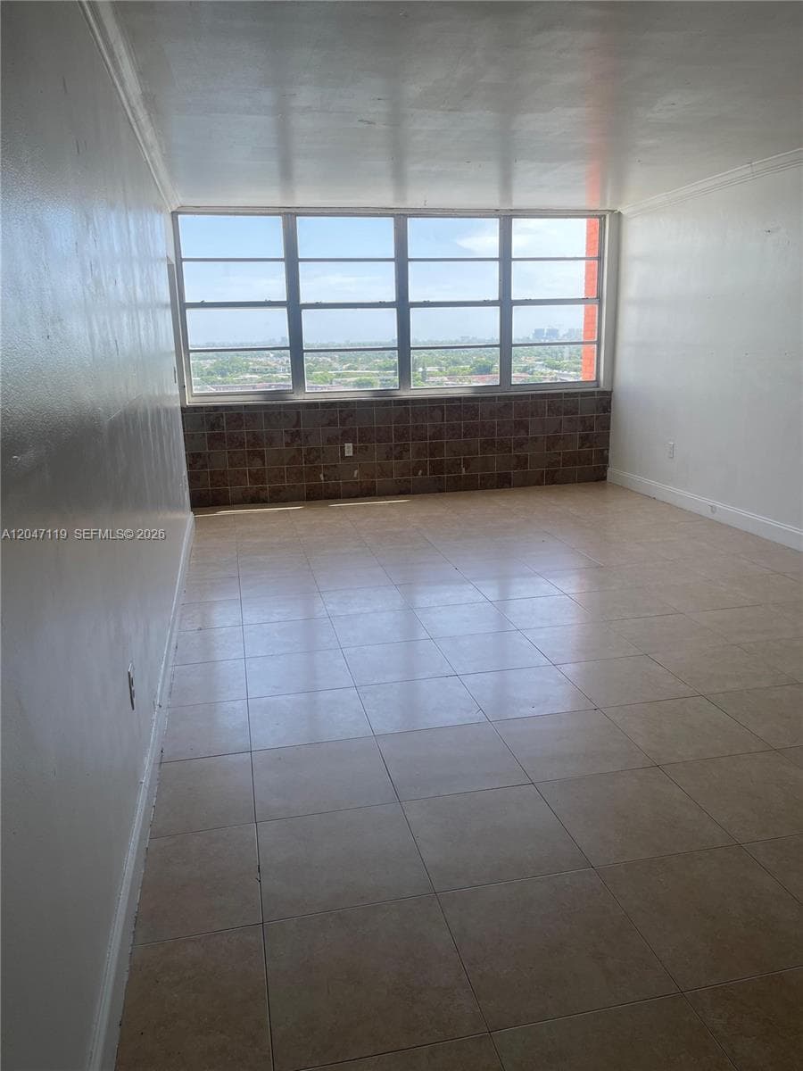 1351 NE Miami Gardens Dr 1514E photo 3