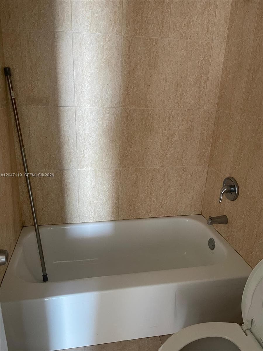 1351 NE Miami Gardens Dr 1514E photo 9