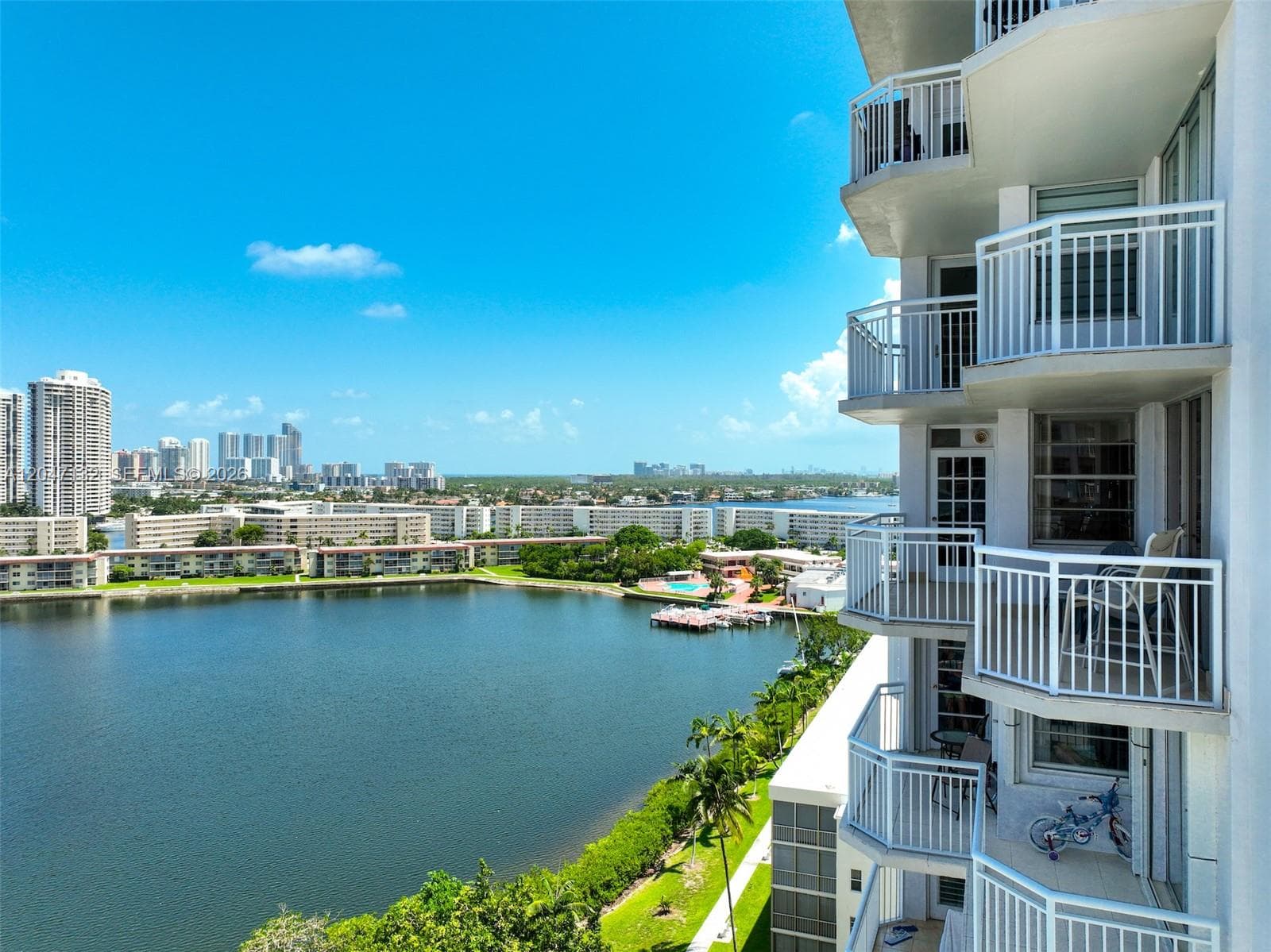 18041 Biscayne Blvd 1404 photo 2