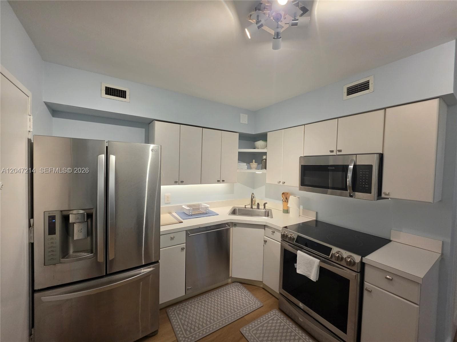 5151 Collins Ave 429 photo 6