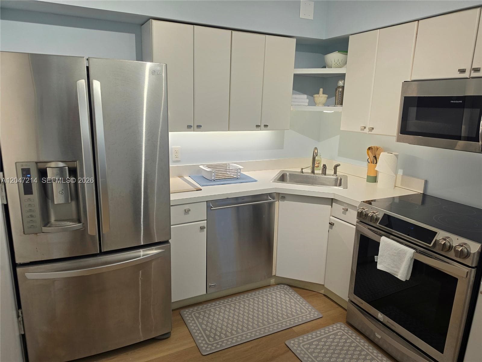 5151 Collins Ave 429 photo 8