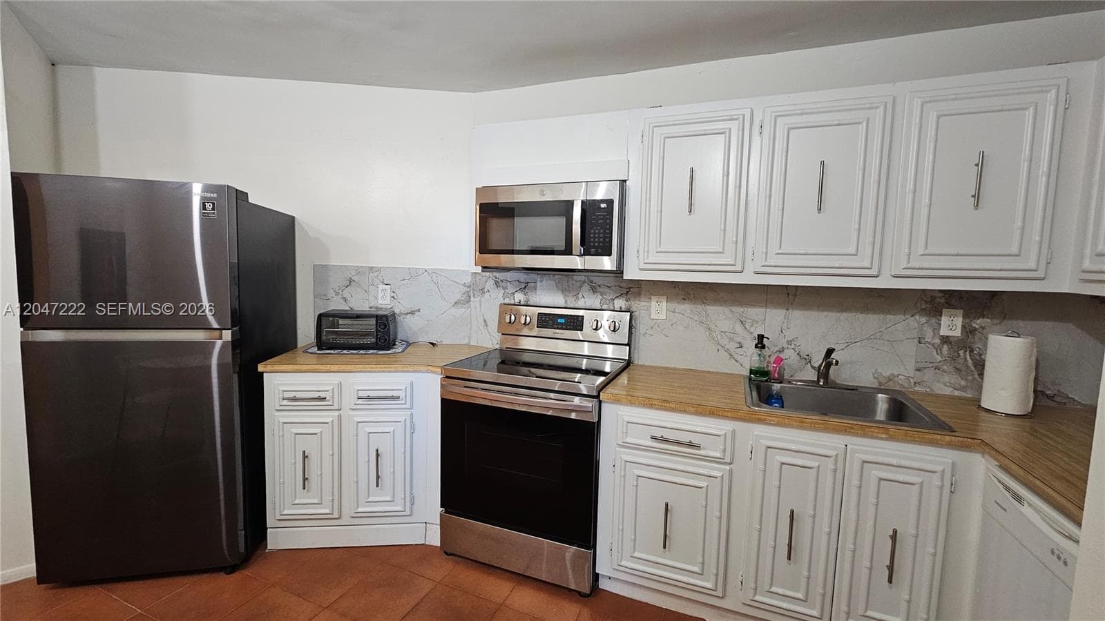 800 Parkview Dr 912 photo 2