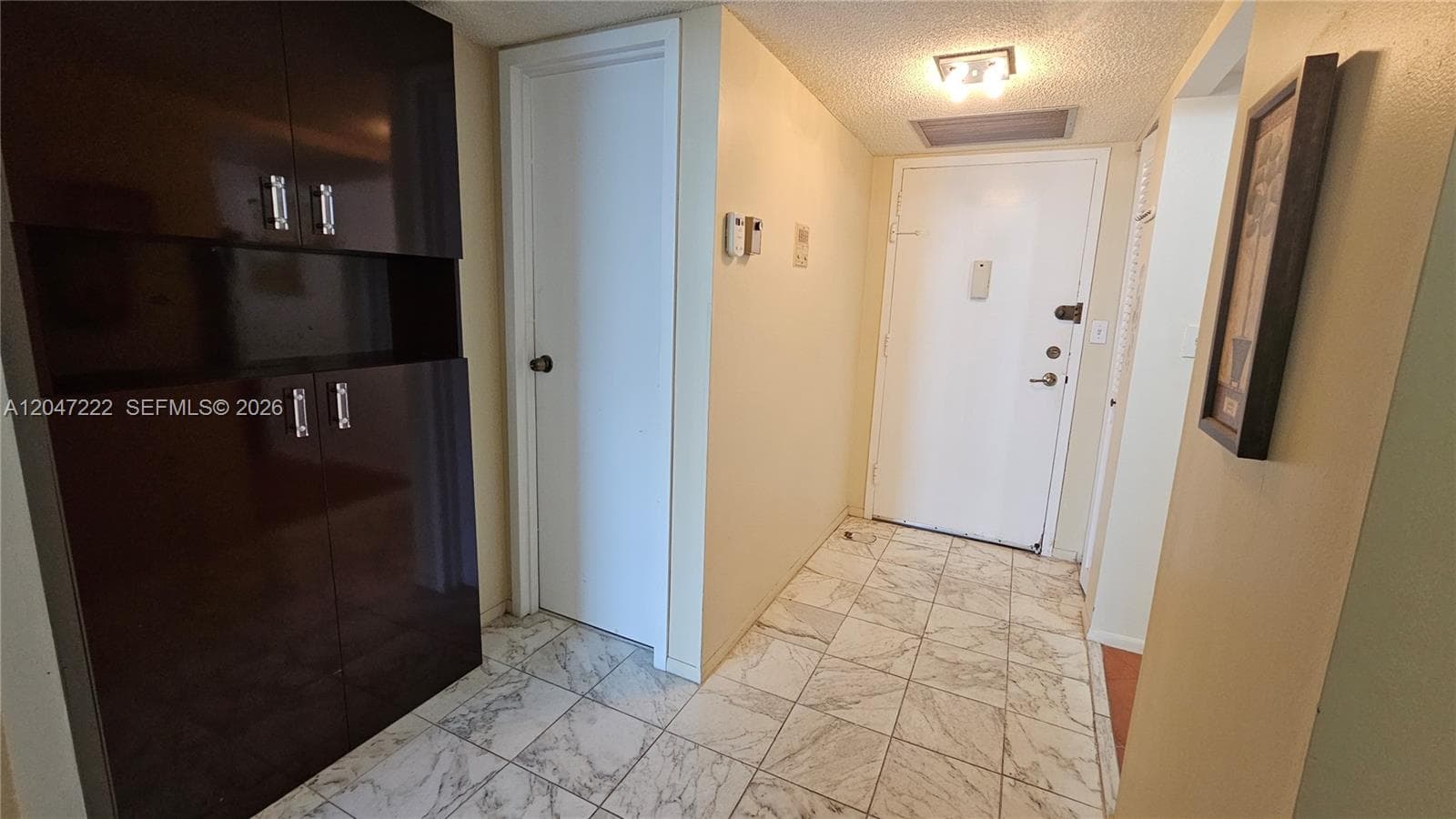 800 Parkview Dr 912 photo 17