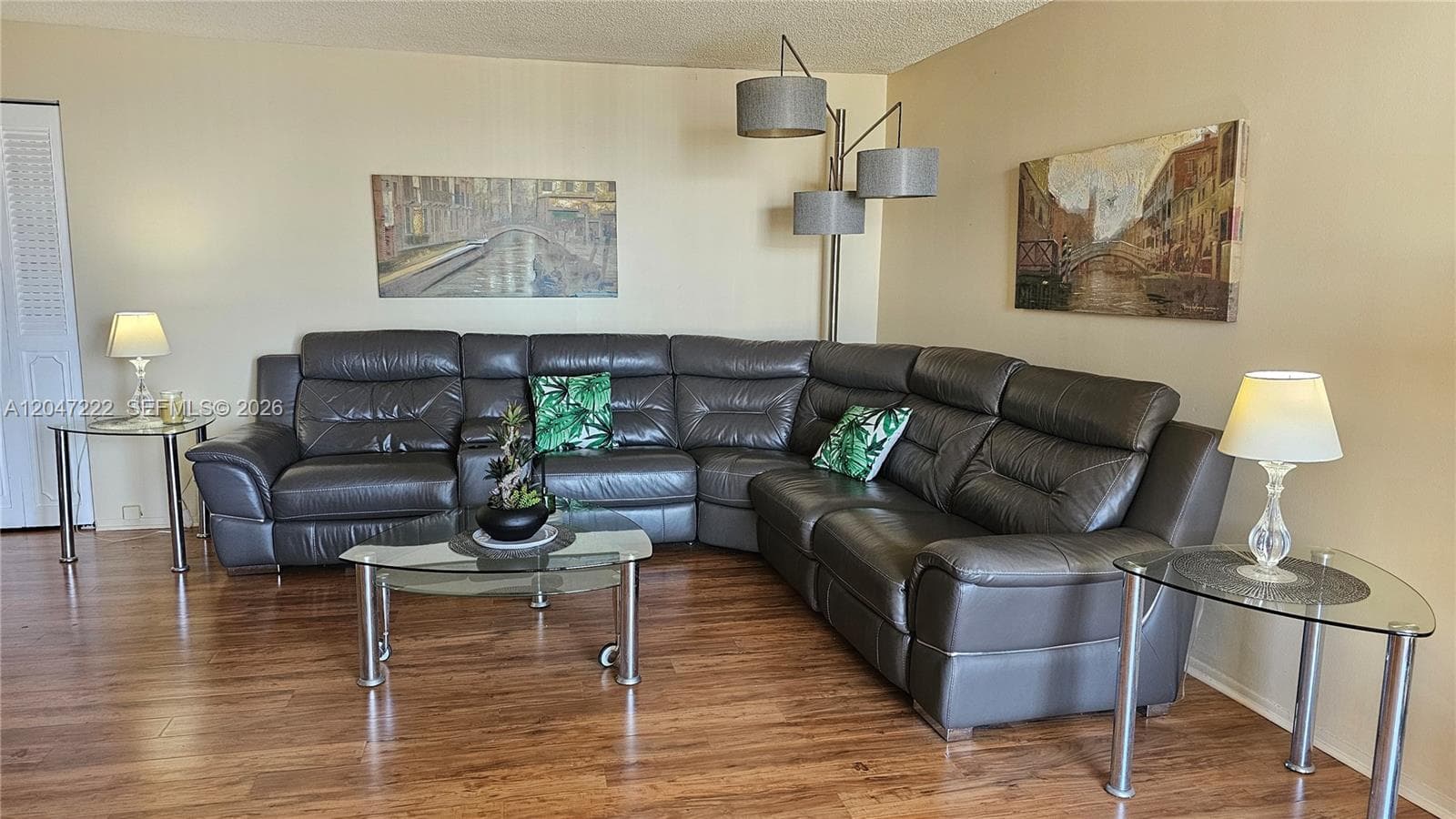 800 Parkview Dr 912 photo 7